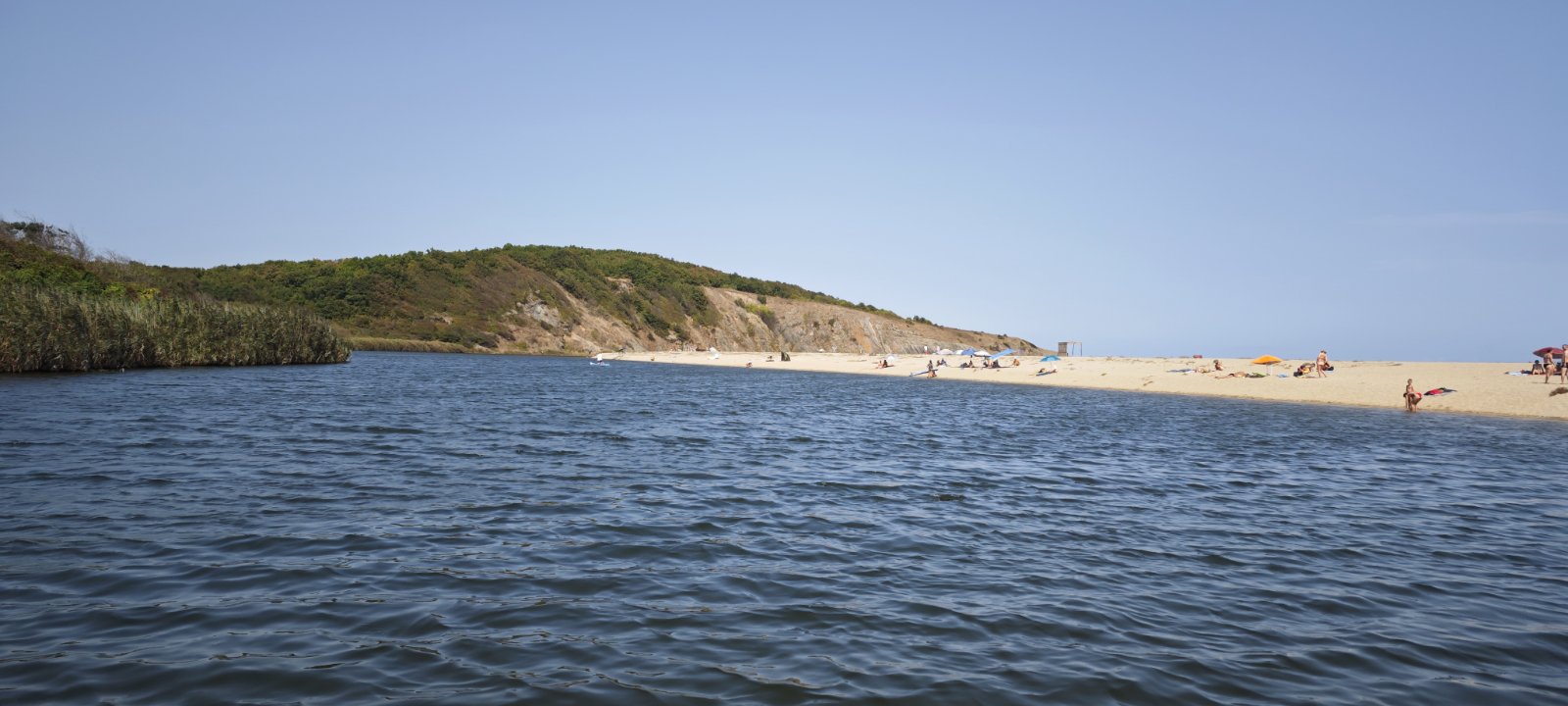 Пясъчната коса между река Велека и Черно море, поглед откъм реката
